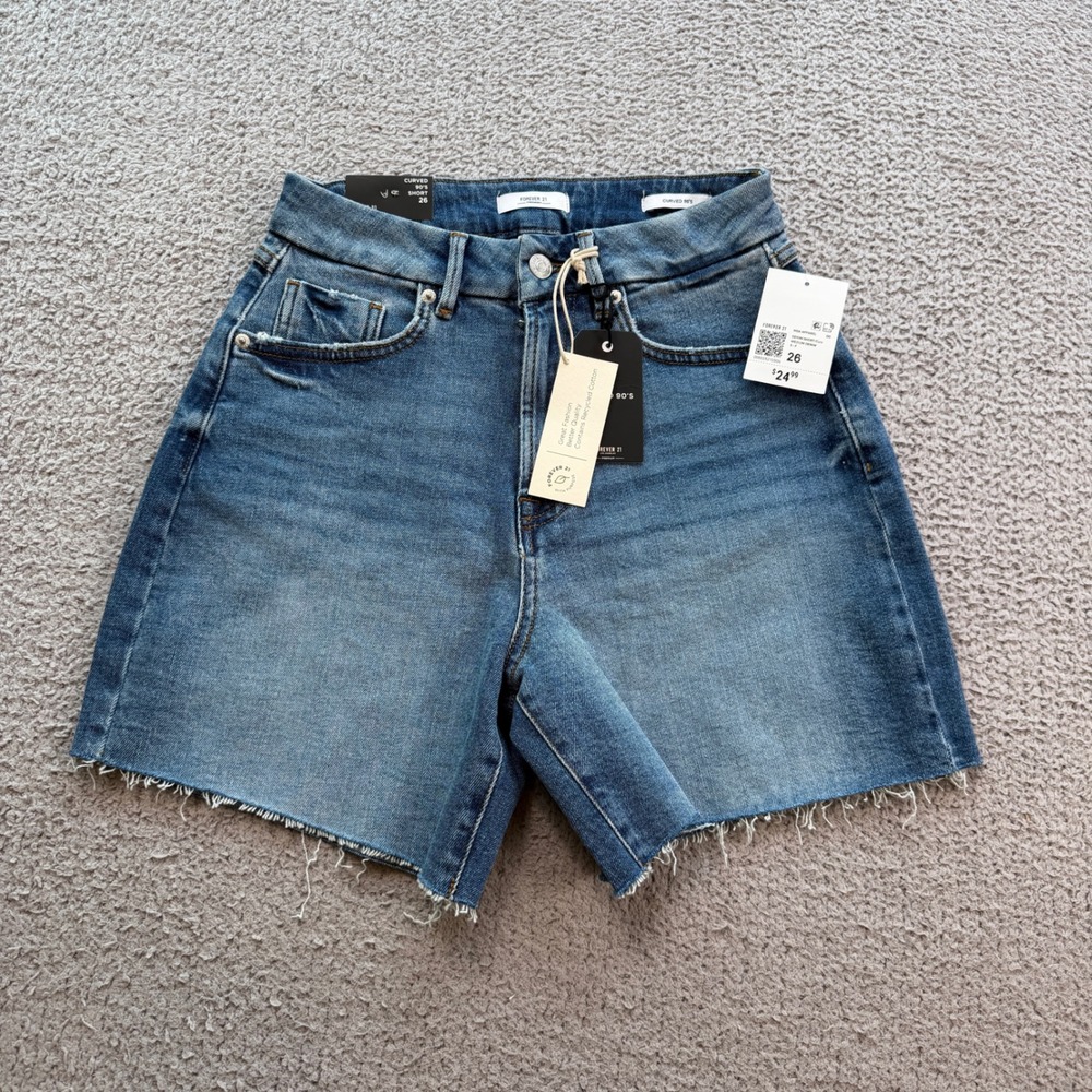 Forever 21 Premium Curved 90s High Rise Denim Shorts Medium Wash Size 26 NWT